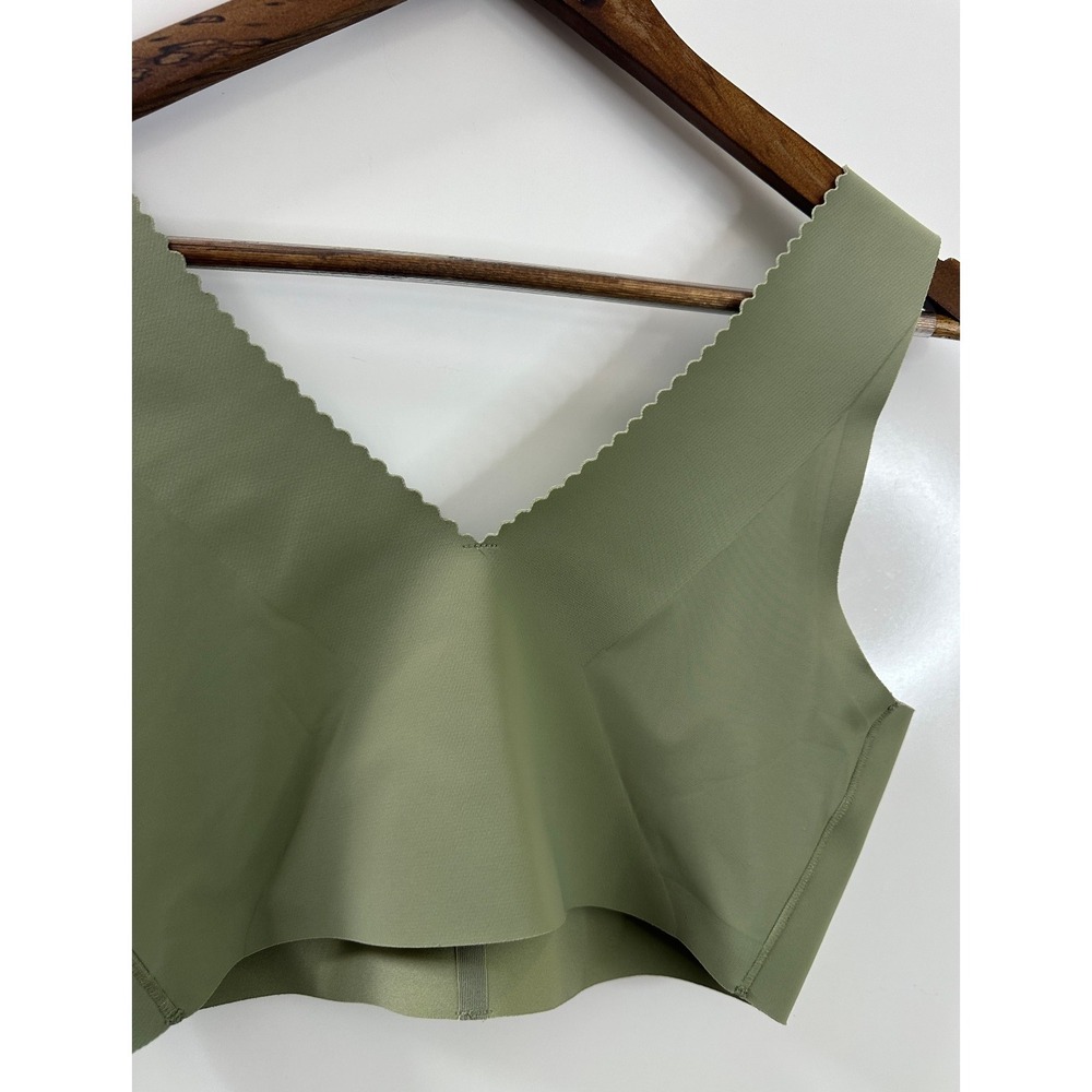 Evelyn & Bobbie Evelyn Deep V-Neck Seamless Wirefree Bra Pullover Matcha Green - Picture 4 of 13